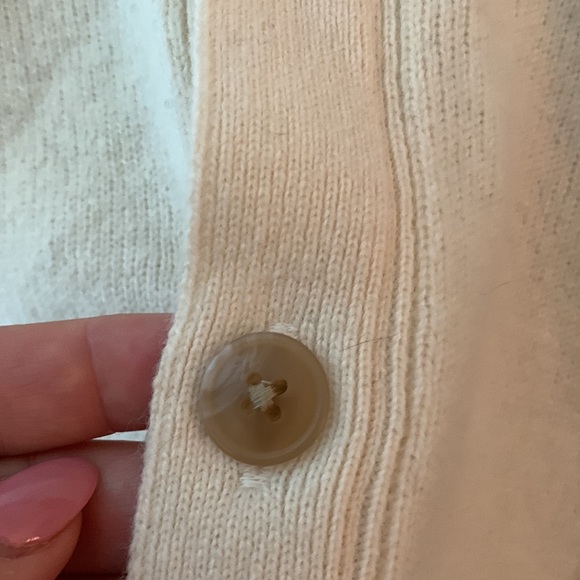 Uniqlo cardigan. Made of 100% wool! Size S - Picture 9 of 9